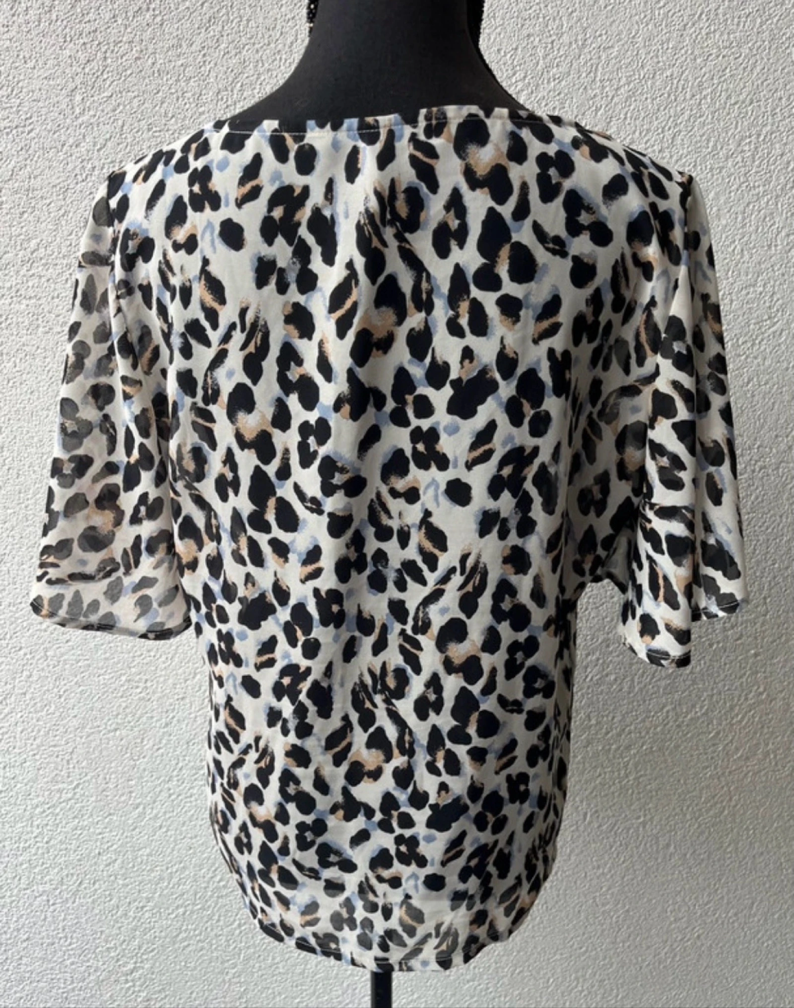 🌺 𝒎𝒛 | Eksept blouse panterprint maat L | V-hals luchtig soepel zomer top | blouse femme | imprimé léopard | légère | chic – photo 3
